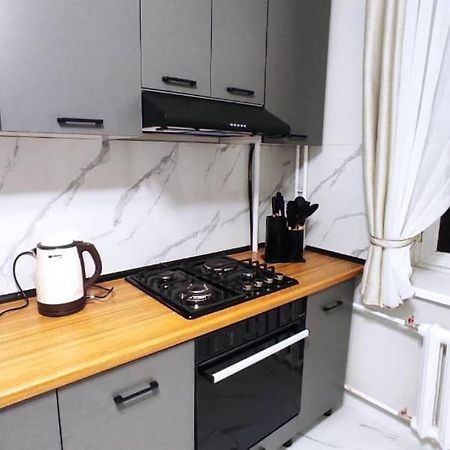 Apartment In Street Toktogula 77 Bisjkek Eksteriør billede