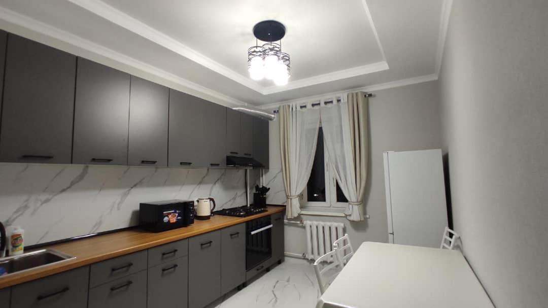 Apartment In Street Toktogula 77 Bisjkek Eksteriør billede
